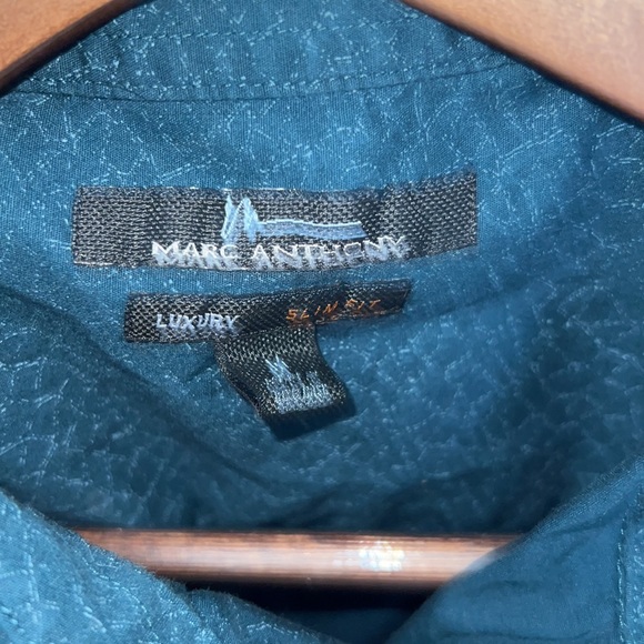 Mens button down - Picture 3 of 3